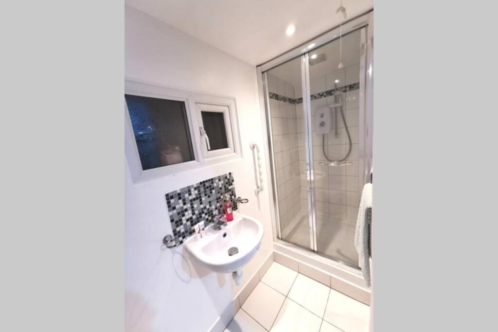 Private Comfortable Guest Suite - Nottingham Eksteriør bilde